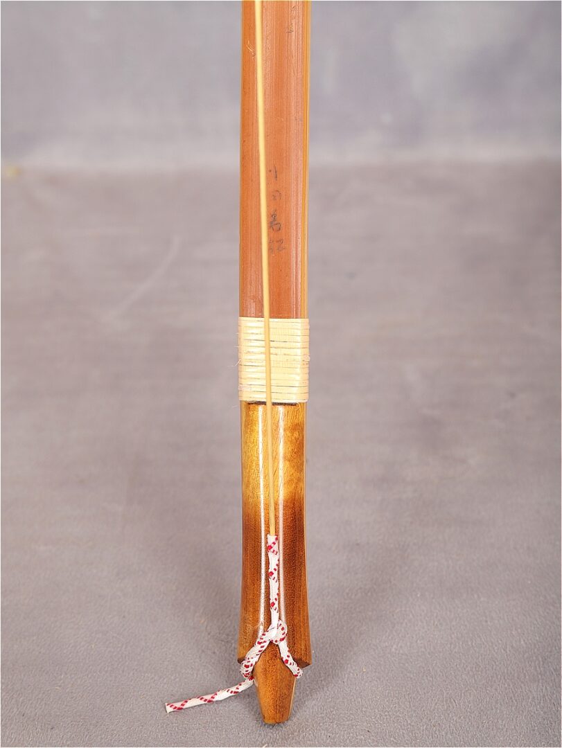 和胡弓，紫檀材，竹弓（レワ弓），付属品 並寸 19.0kg 柴田勘十郎 昭和十三年三月 十九代目 花押 両染竹弓